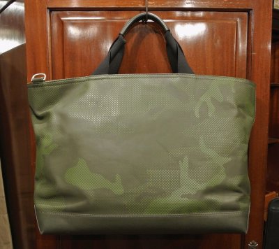 画像2: USED JACK SPADE(ジャックスペード) カモレザー トート+ショルダーバッグ CAMO DOTS NEW COAL BAG ( Camo)  中古