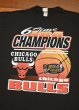 画像2: 【クリックポスト185円も可】90s Deadstock CHICAGO BULLS シカゴブルズ 6TIME CHAMPION Tシャツ (BLACK/XL)TRUE FAN SPORTSWEAR アメリカ製 (2)