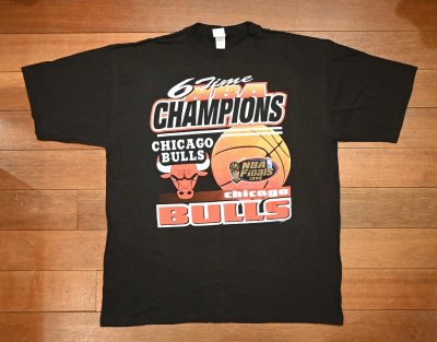 画像1: 【クリックポスト185円も可】90s Deadstock CHICAGO BULLS シカゴブルズ 6TIME CHAMPION Tシャツ (BLACK/XL)TRUE FAN SPORTSWEAR アメリカ製