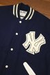 画像2: 90s DELONG NEWYORK YANKEES ヤンキース レザースリーブ バーシティジャケット アメリカ製(Navy×White/L)スタジャン (2)