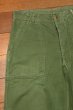 画像4: 50s U.S ARMY UTILITY TROUSERS コットンサテン ベイカーパンツ初期型 ボタンフライ サイドアジャスターつき(MEDIUM)ビンテージ中古 (4)
