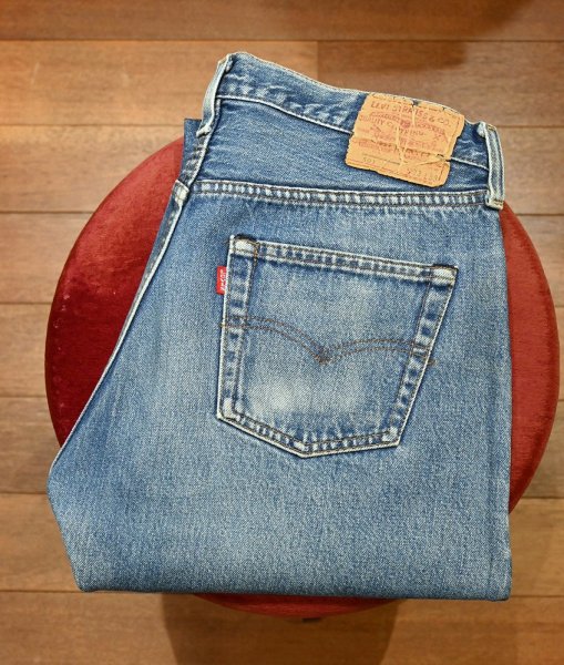 画像1: ’83 Levi's リーバイス501 赤耳 REDLINE "524"  (表記W33 L33 実寸W31.5 L30)裾上げなし 赤耳 ビンテージデニム  (1)
