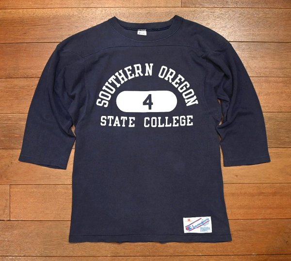 画像1: (クリックポスト185円も可) 80s Champion "SOUTHERN OREGON STATE CALLEGE" フットボールTシャツ アメリカ製 コットン100 (NAVY/M)ビンテージ トリコタグ (1)