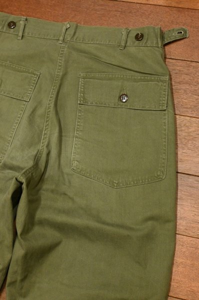画像8: 50s U.S ARMY HBT UTILITY TROUSERS  ヘリンボーンツイル ベイカーパンツ ボタンフライ サイドアジャスターつき(実寸W32L28.5)ビンテージ中古 (8)